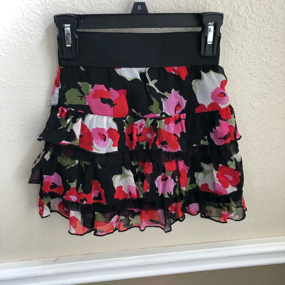 ❤️6/$25 Children’s place floral skirt size 6